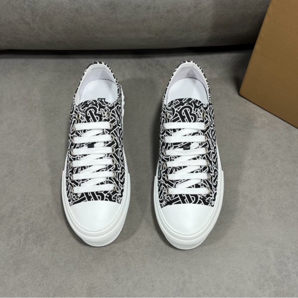 Burberry shoes - Picture 5 of 6